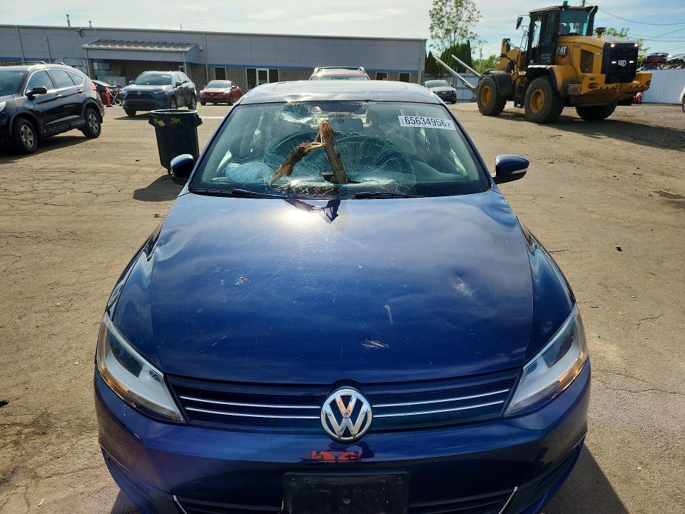 65634956 :رقم المزاد ، 3VWB17AJ1EM409857 vin ، 2014 Volkswagen Jetta مزاد بيع