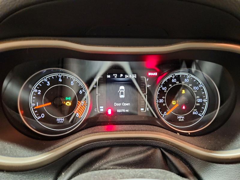 64223906 :رقم المزاد ، 1C4PJMCS6FW505630 vin ، 2015 Jeep Cherokee مزاد بيع