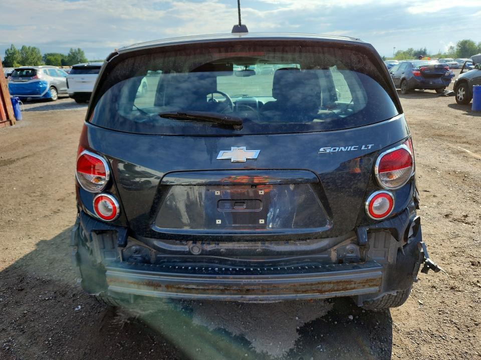 65415926 :رقم المزاد ، 1G1JC6SH2F4192534 vin ، 2015 Chevrolet Sonic مزاد بيع