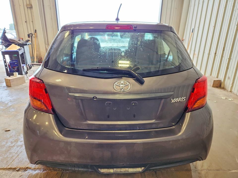 63533016 :رقم المزاد ، VNKJTUD32FA021742 vin ، 2015 Toyota Yaris مزاد بيع
