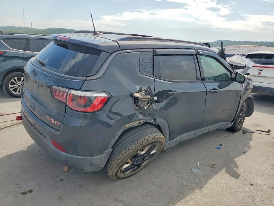 66393546 :رقم المزاد ، 3C4NJDDB9JT211935 vin ، 2018 Jeep Compass مزاد بيع