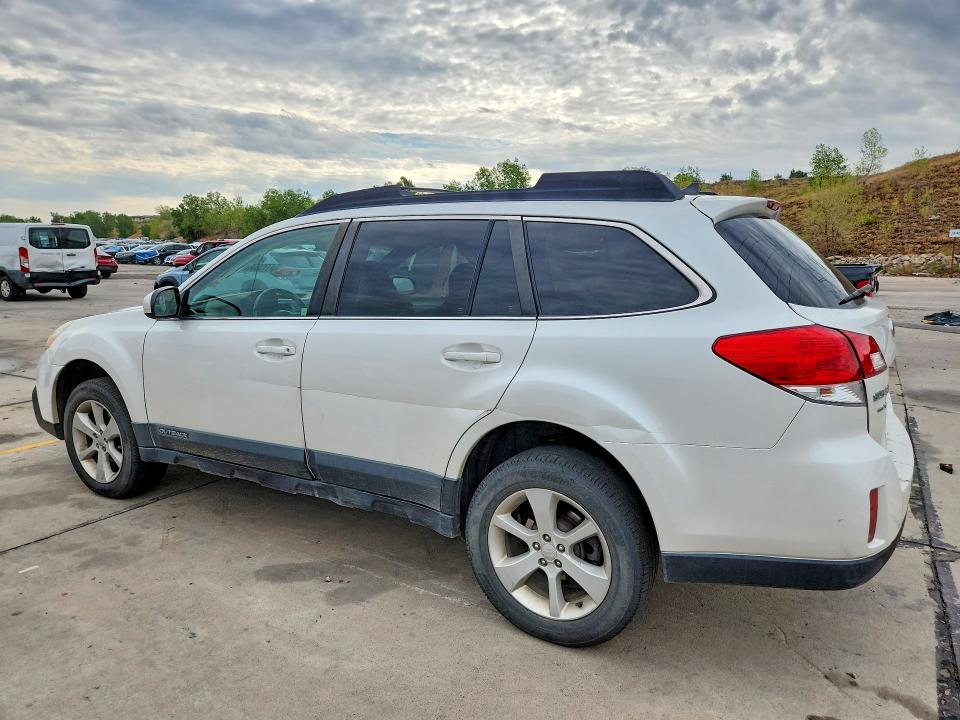 2014 Subaru Outback მანქანა იყიდება აუქციონზე, vin: 4S4BRCCC4E3253135, აუქციონის ნომერი: 64773806