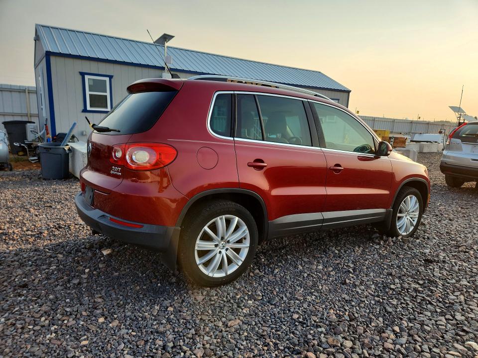 64326396 :رقم المزاد ، WVGBV7AX2BW001063 vin ، 2011 Volkswagen Tiguan مزاد بيع