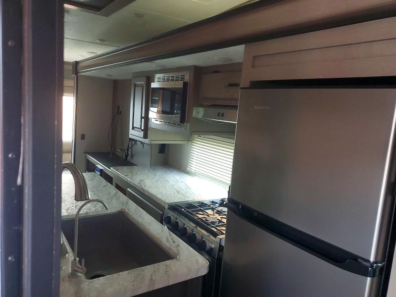 65080316 :رقم المزاد ، 5ZT3CLVB4MA326673 vin ، 2021 Forest River Chaparral مزاد بيع