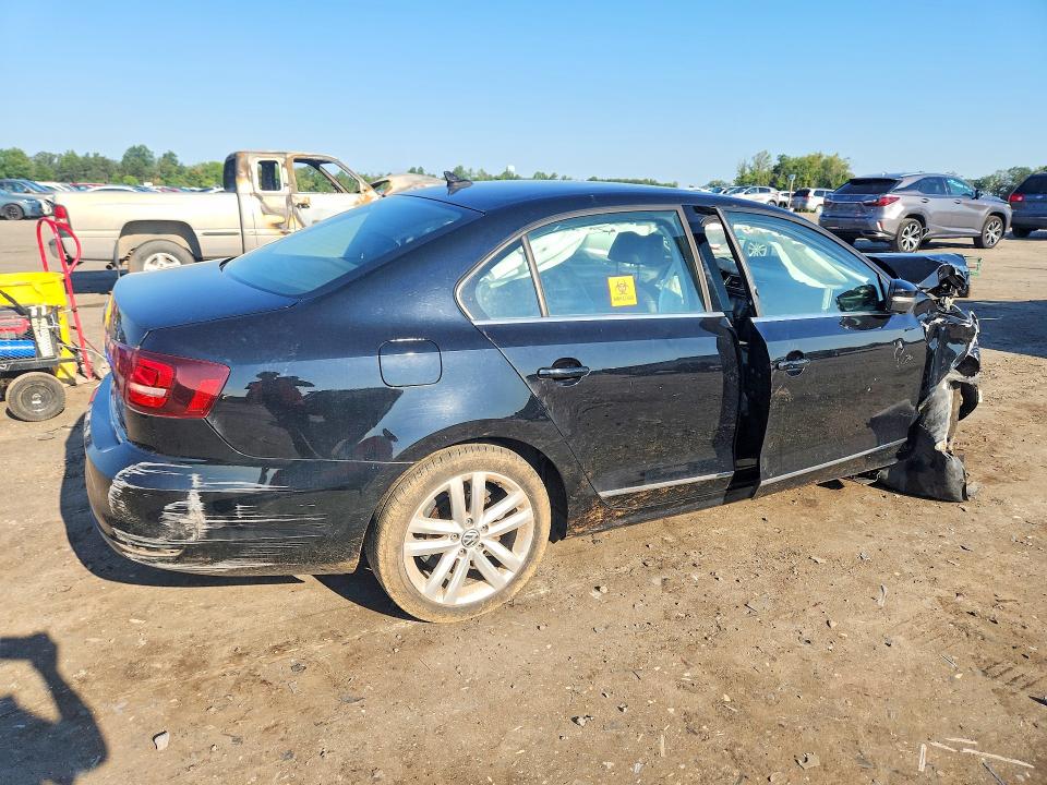 65558866 :رقم المزاد ، 3VWL17AJ6HM214393 vin ، 2017 Volkswagen Jetta مزاد بيع