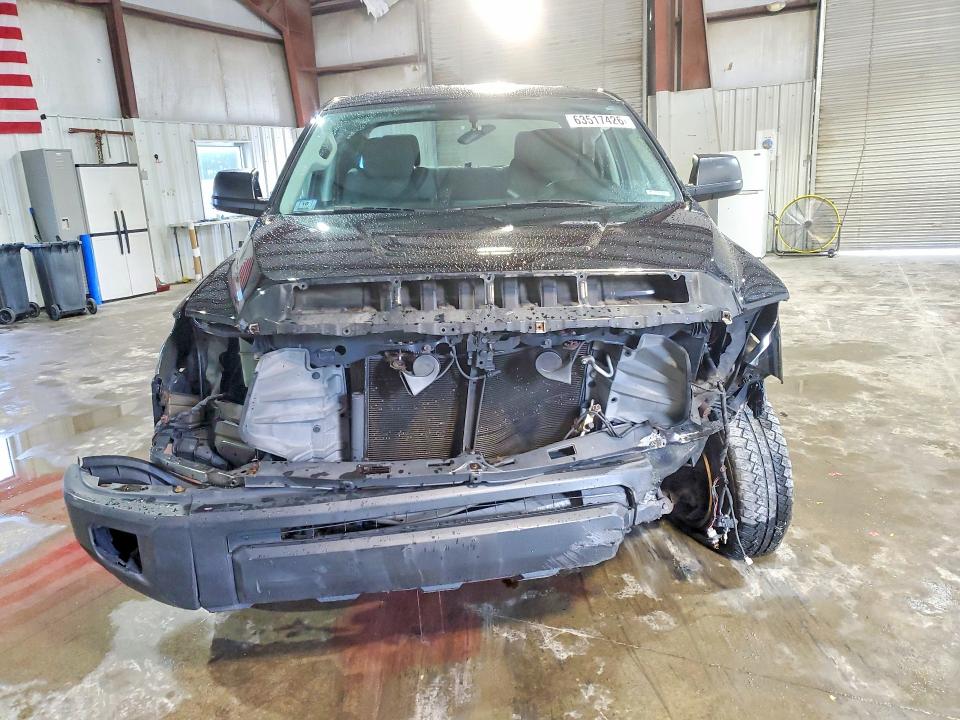 63517426 :رقم المزاد ، 5TFUM5F16FX060075 vin ، 2015 Toyota Tundra مزاد بيع