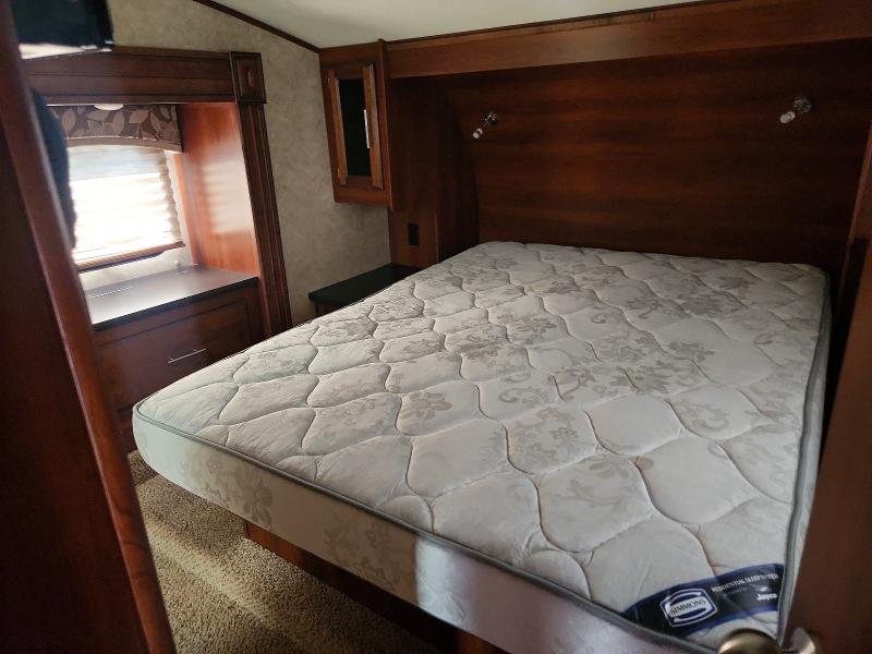 64577976 :رقم المزاد ، 1UJCJ0BS2H1P50286 vin ، 2017 Jayco Eagle Ht M-29.5 Bhok مزاد بيع