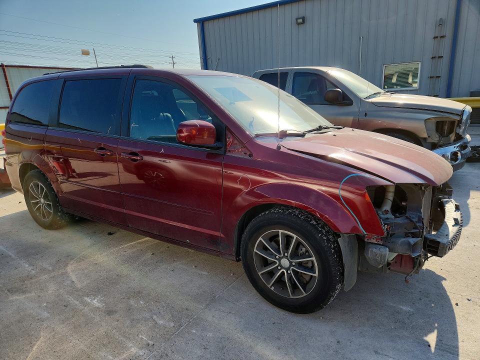 2017 Dodge Grand Caravan მანქანა იყიდება აუქციონზე, vin: 2C4RDGEG1HR557415, აუქციონის ნომერი: 63018016