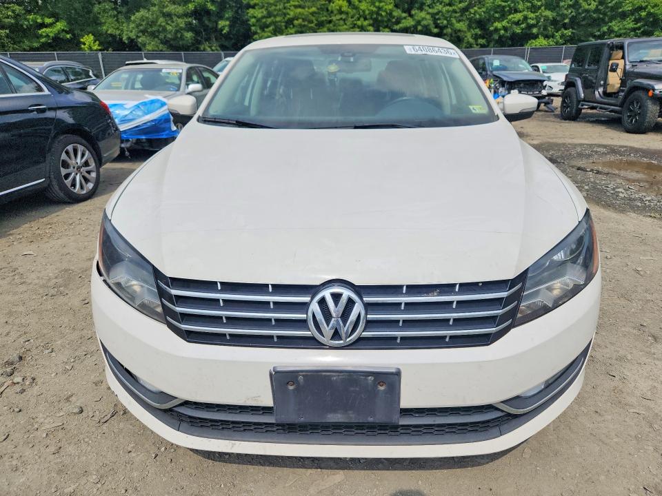 64086436 :رقم المزاد ، 1VWCN7A39DC003724 vin ، 2013 Volkswagen Passat مزاد بيع