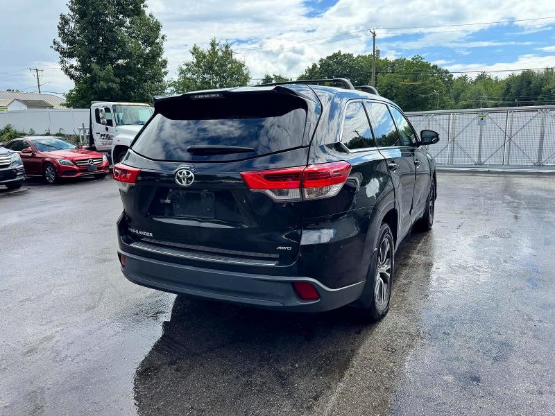 Продажа на аукционе авто 2018 Toyota Highlander, vin: 5TDBZRFH5JS850690, номер лота: 63798756