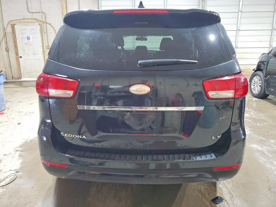 63656356 :رقم المزاد ، KNDMB5C17H6336220 vin ، 2017 Kia Sedona مزاد بيع