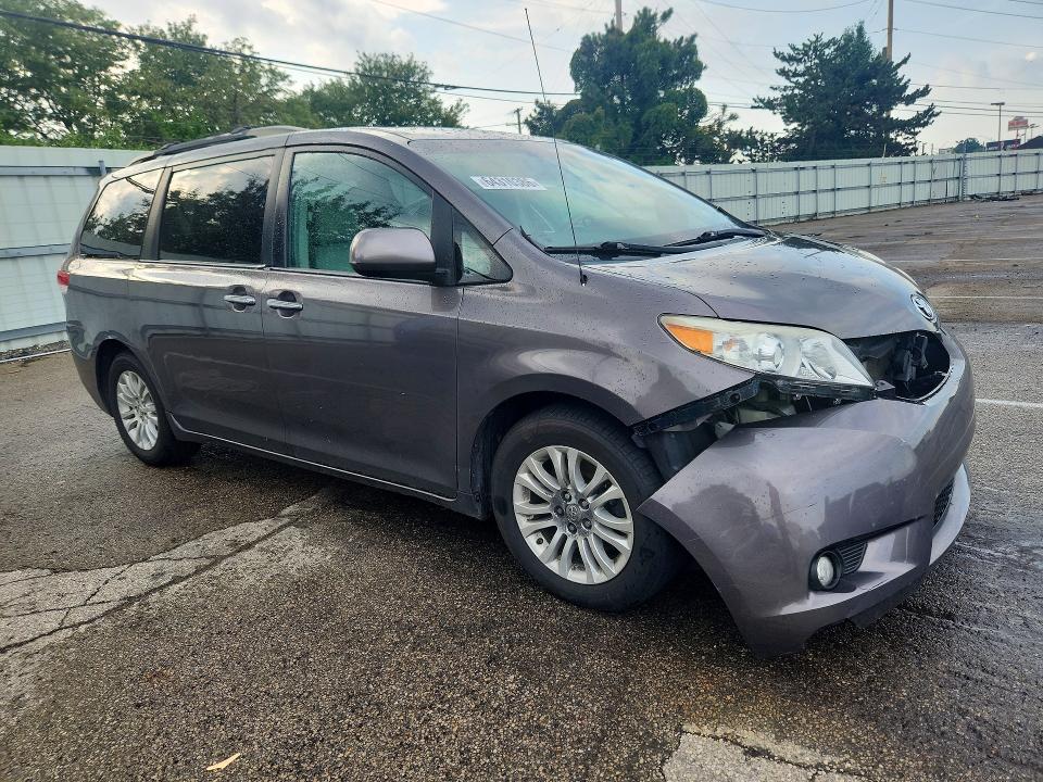 Продажа на аукционе авто 2013 Toyota Sienna, vin: 5TDYK3DC2DS321592, номер лота: 64310386