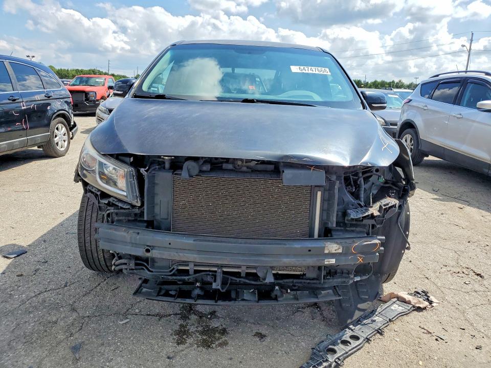 64747666 :رقم المزاد ، KNDMB5C19H6246762 vin ، 2017 Kia Sedona مزاد بيع