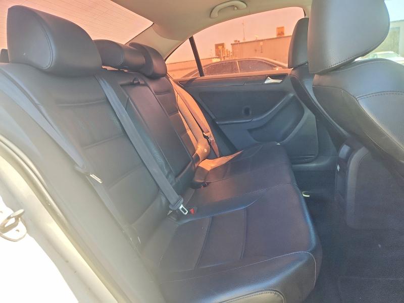 64108016 :رقم المزاد ، 3VWD17AJ5EM237972 vin ، 2014 Volkswagen Jetta مزاد بيع