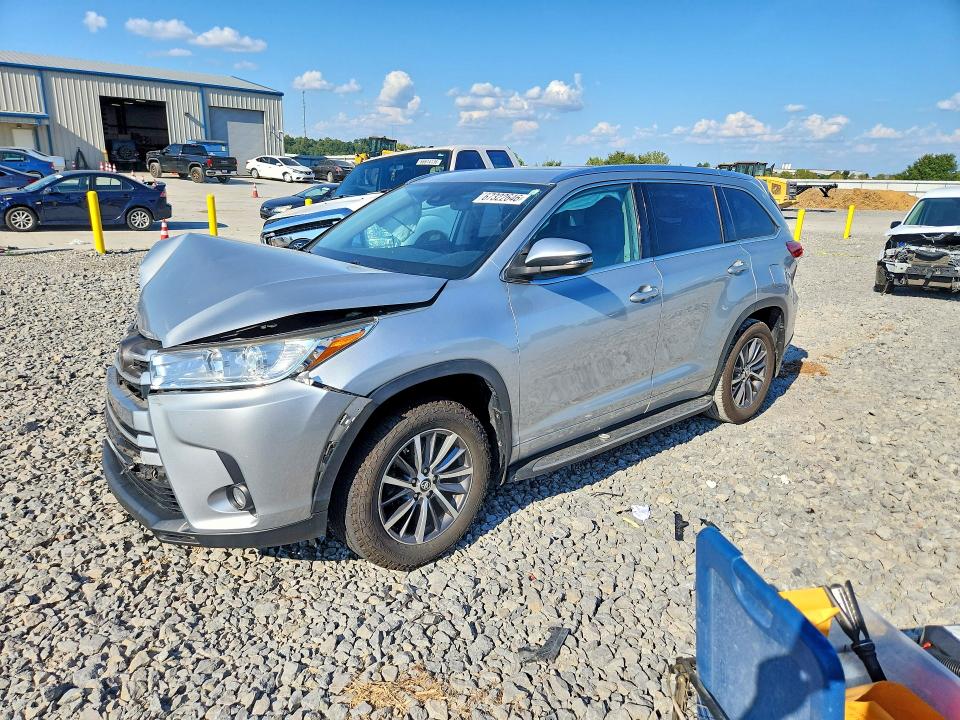 67322646 :رقم المزاد ، 5TDKZRFH0JS279464 vin ، 2018 Toyota Highlander مزاد بيع