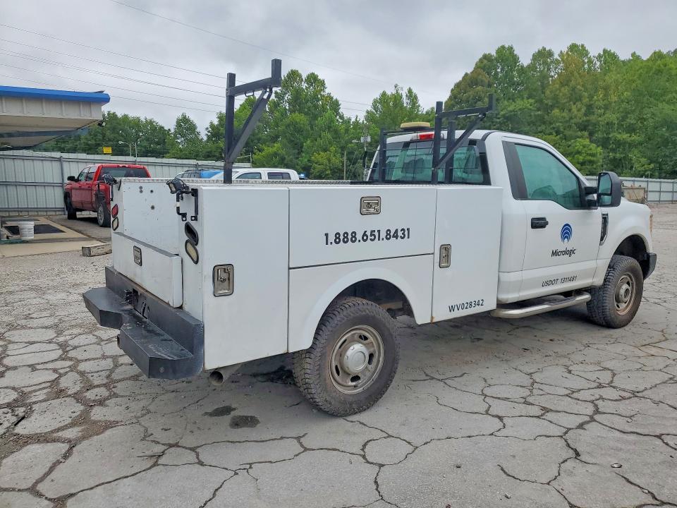 63128106 :رقم المزاد ، 1FDBF2B60HEC56427 vin ، 2017 Ford F250 مزاد بيع