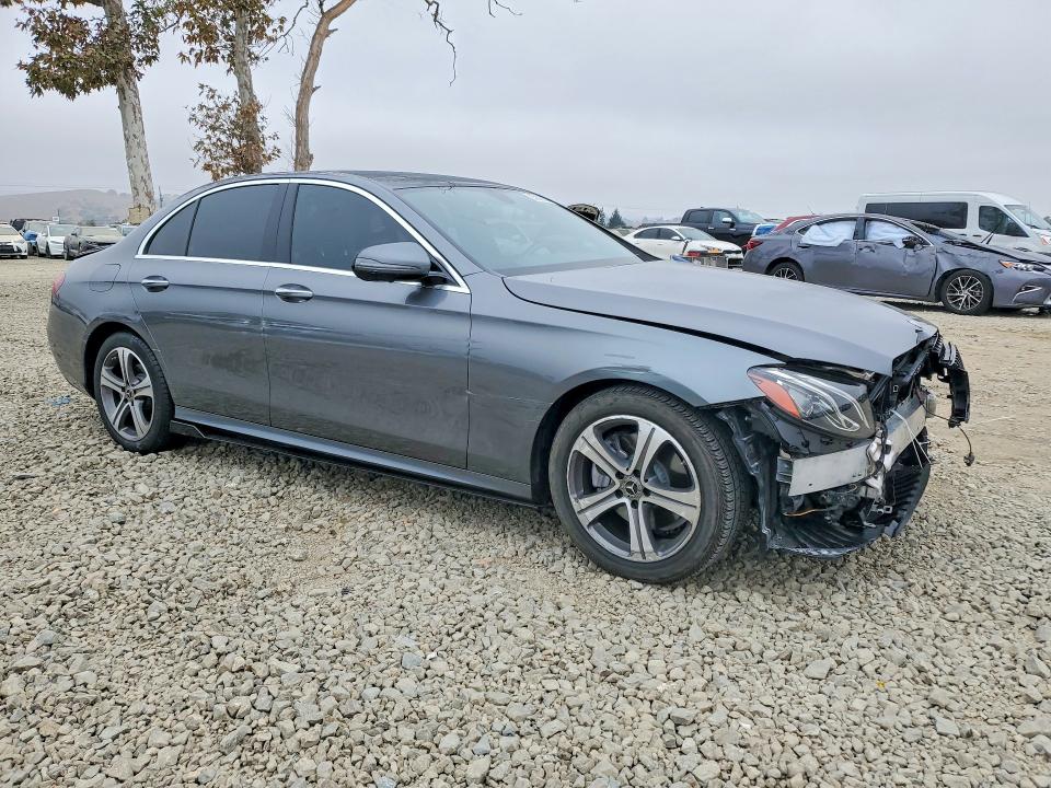 65899056 :رقم المزاد ، WDDZF4JB3KA545321 vin ، 2019 Mercedes-benz E مزاد بيع