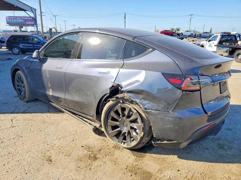 64764226 :رقم المزاد ، 7SAYGDEE6NF360878 vin ، 2022 Tesla Model Y مزاد بيع