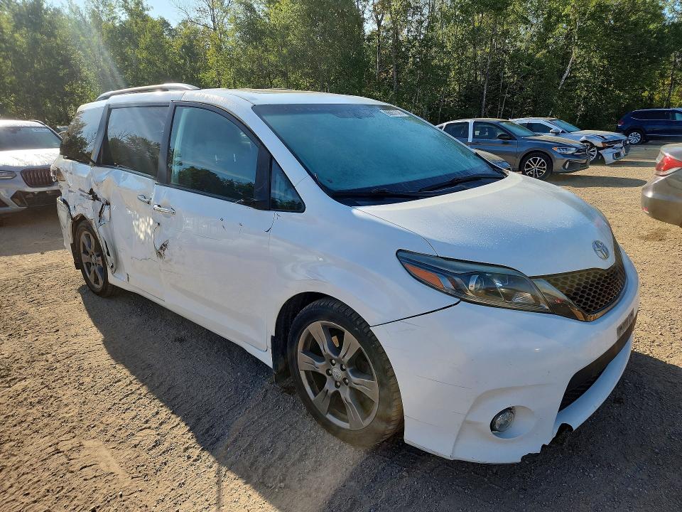 66057326 :رقم المزاد ، 5TDXZ3DCXHS861396 vin ، 2017 Toyota Sienna مزاد بيع
