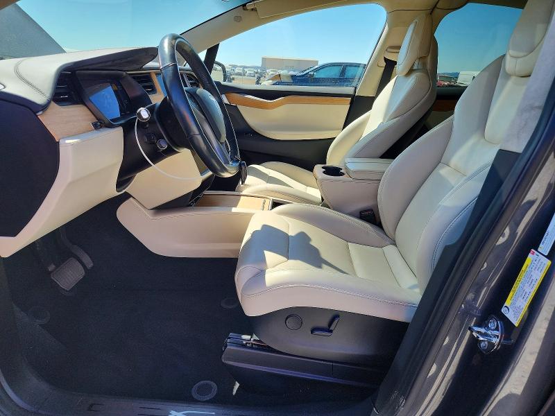 64964156 :رقم المزاد ، 5YJXCBE27JF110302 vin ، 2018 Tesla Model X مزاد بيع