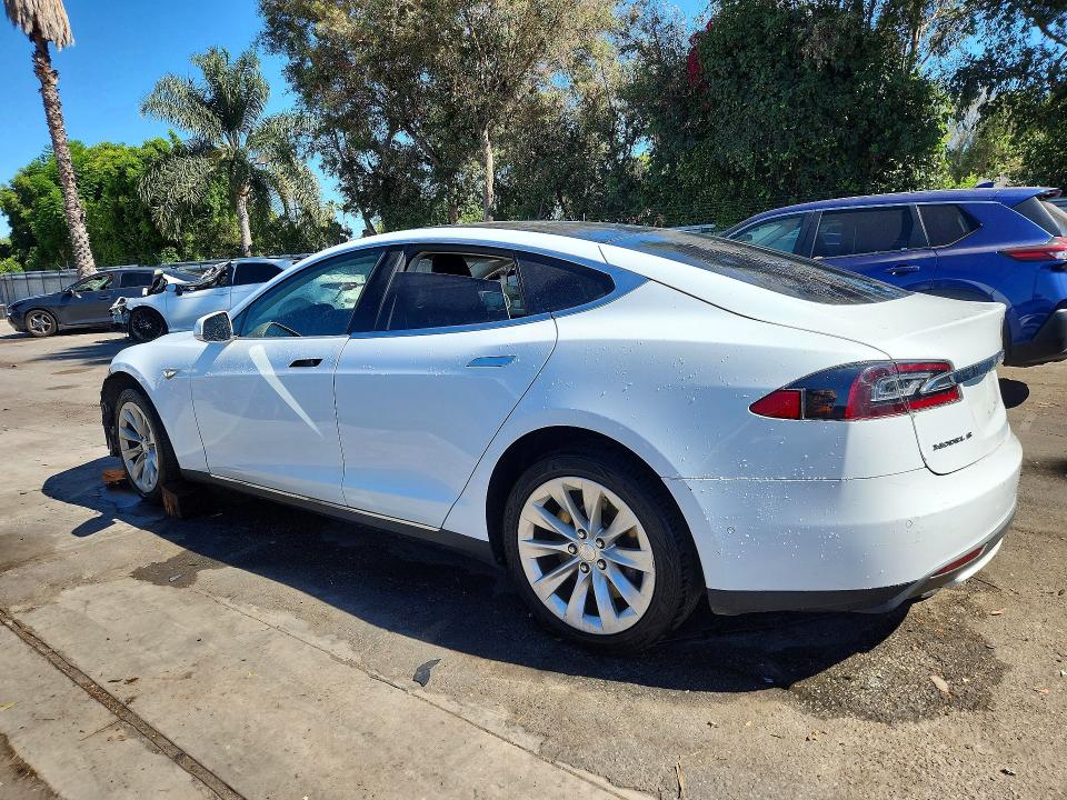 Продажа на аукционе авто 2016 Tesla Model S, vin: 5YJSA1E28GF134885, номер лота: 63940296