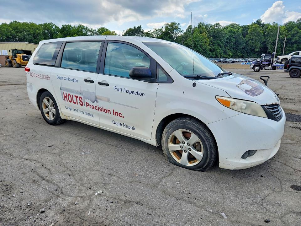 65162206 :رقم المزاد ، 5TDZK3DC0ES409580 vin ، 2014 Toyota Sienna مزاد بيع