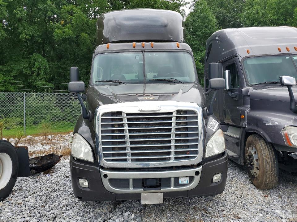 66000546 :رقم المزاد ، 1FUBGBDV2HLHH2247 vin ، 2017 Freightliner Cascadia 113 مزاد بيع
