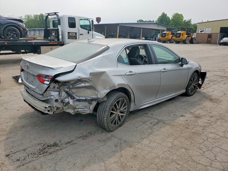 64771066 :رقم المزاد ، 4T1G11AK9MU433800 vin ، 2021 Toyota Camry مزاد بيع