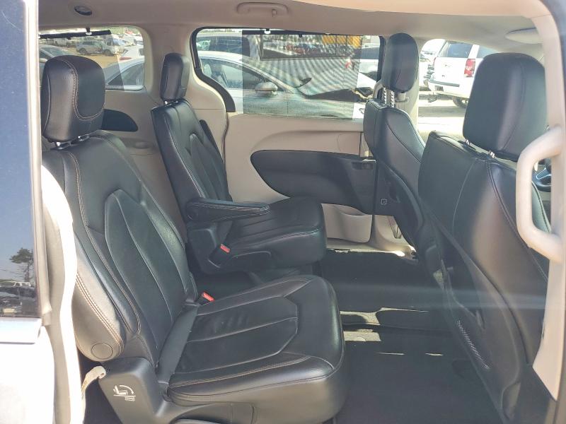 65944276 :رقم المزاد ، 2C4RC1BG3HR702961 vin ، 2017 Chrysler Pacifica مزاد بيع