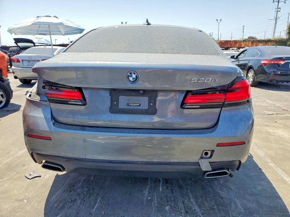 63607176 :رقم المزاد ، WBA13AG04NCK15987 vin ، 2022 Bmw 530e مزاد بيع