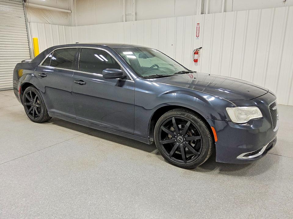 63745086 :رقم المزاد ، 2C3CCAAG7JH331780 vin ، 2018 Chrysler 300 مزاد بيع