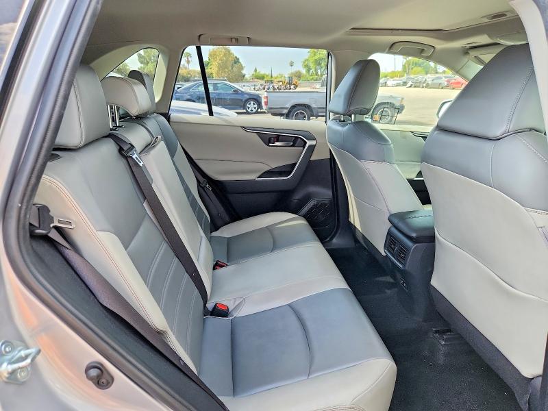 Продажа на аукционе авто 2019 Toyota Rav4, vin: JTMA1RFV5KD511515, номер лота: 63263136
