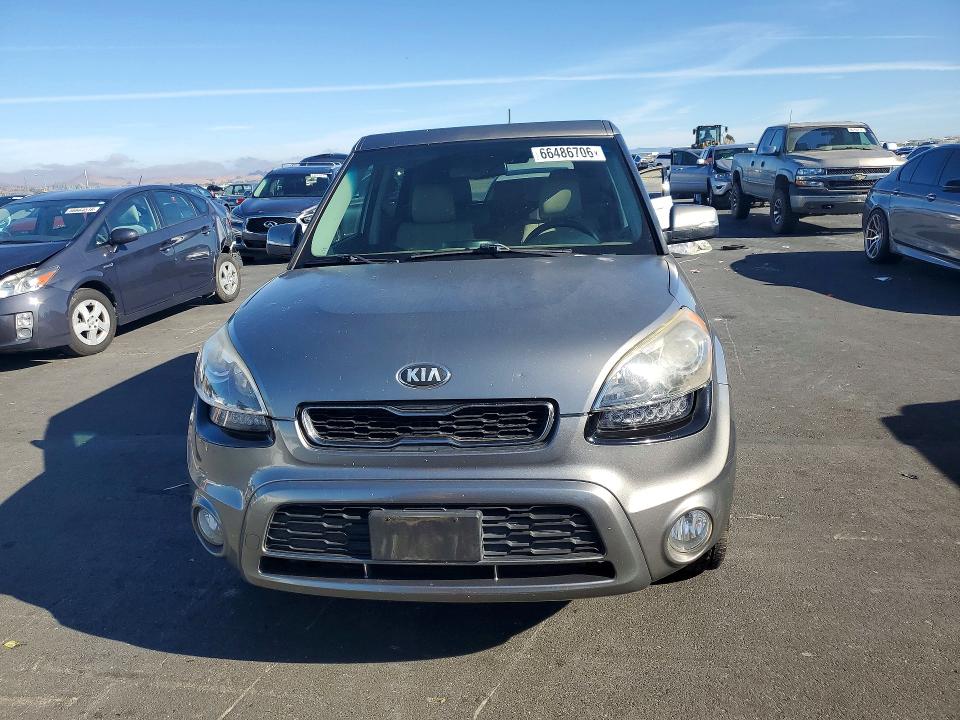 66486706 :رقم المزاد ، KNDJT2A6XD7614707 vin ، 2013 Kia Soul مزاد بيع