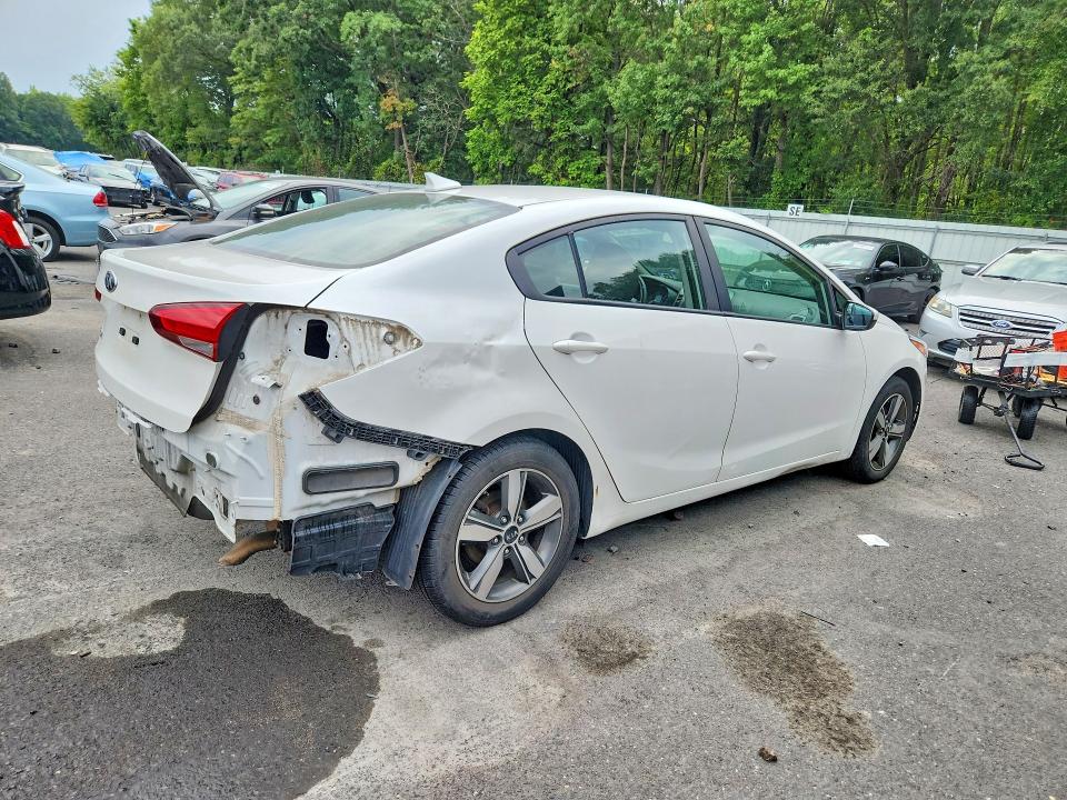 67282136 :رقم المزاد ، 3KPFL4A76JE245124 vin ، 2018 Kia Forte مزاد بيع