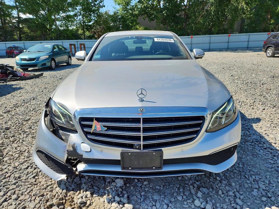 64304036 :رقم المزاد ، WDDZF4KB1KA505494 vin ، 2019 Mercedes-benz E مزاد بيع