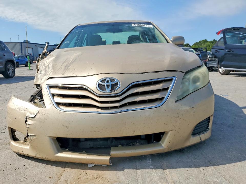 2011 Toyota Camry მანქანა იყიდება აუქციონზე, vin: 4T1BF3EK8BU703002, აუქციონის ნომერი: 64066246