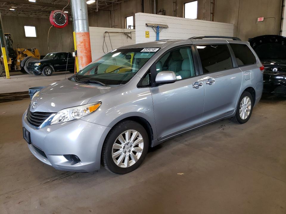 65494146 :رقم المزاد ، 5TDJK3DC0CS034042 vin ، 2012 Toyota Sienna مزاد بيع