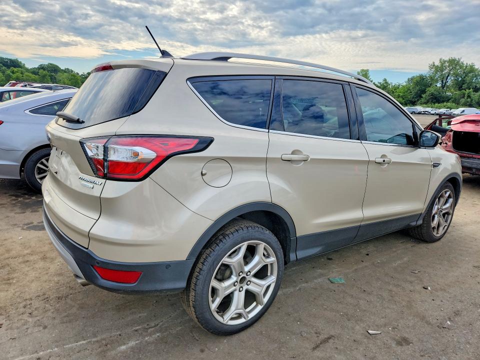 2018 Ford Escape მანქანა იყიდება აუქციონზე, vin: 1FMCU0J98JUA54652, აუქციონის ნომერი: 64176536