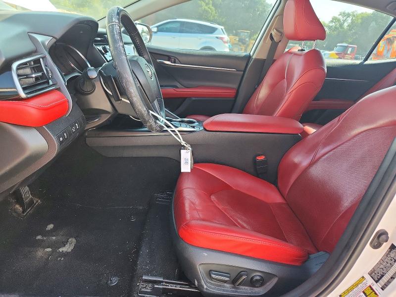 64644406 :رقم المزاد ، 4T1B61HK6KU211908 vin ، 2019 Toyota Camry مزاد بيع