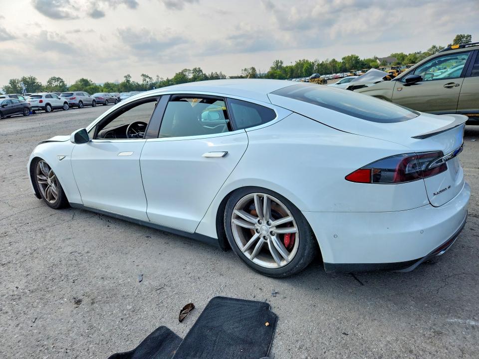 2015 Tesla Model S მანქანა იყიდება აუქციონზე, vin: 5YJSA1H49FF098040, აუქციონის ნომერი: 62629746