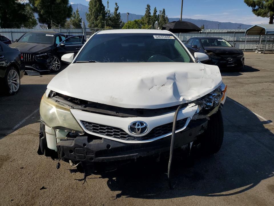 2014 Toyota Camry მანქანა იყიდება აუქციონზე, vin: 4T1BF1FK1EU777305, აუქციონის ნომერი: 64695006