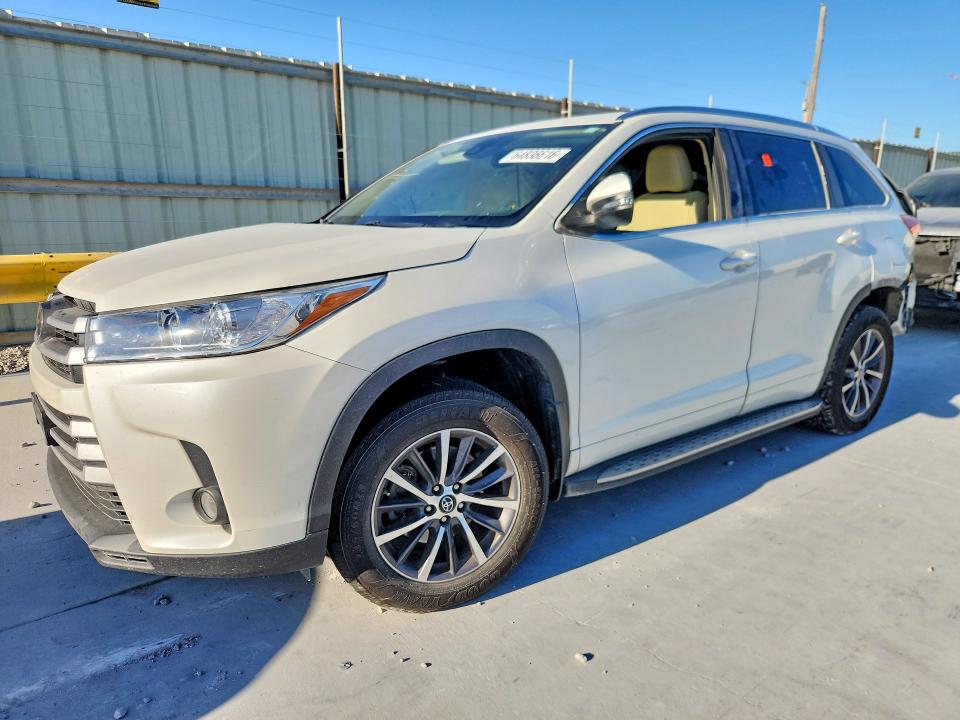 64836616 :رقم المزاد ، 5TDKZRFH4JS546668 vin ، 2018 Toyota Highlander مزاد بيع