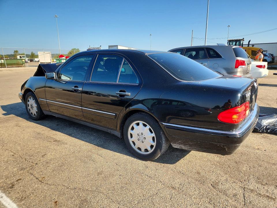 66754816 :رقم المزاد ، WDBJF65H1XA828744 vin ، 1999 Mercedes-benz E مزاد بيع