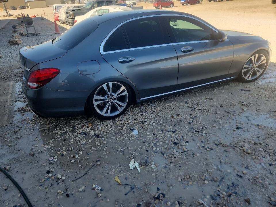 Продажа на аукционе авто 2017 Mercedes-benz C, vin: 55SWF4HB2HU230110, номер лота: 61772306
