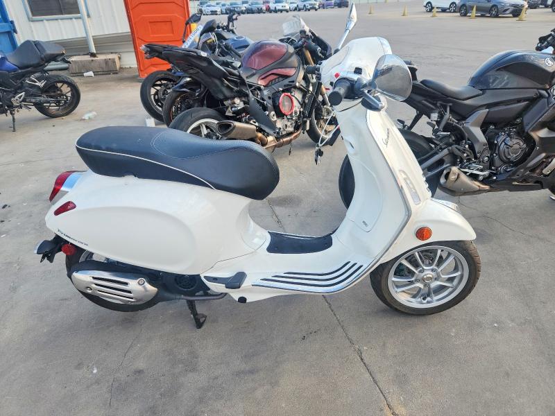 65554256 :رقم المزاد ، ZAPM818G5N5905957 vin ، 2022 Vespa Primavera/sprint مزاد بيع