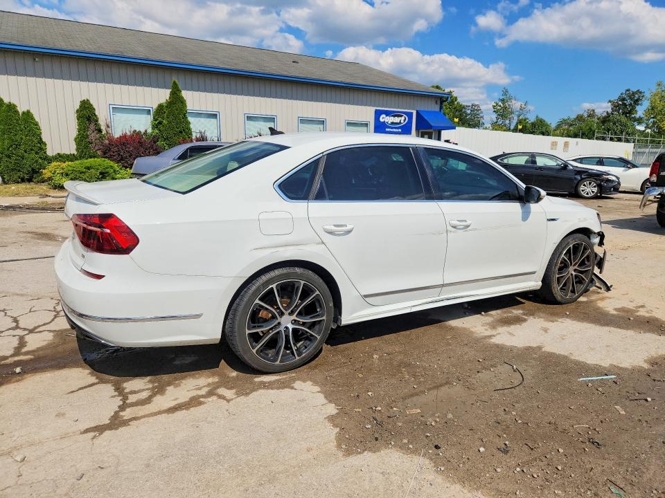 2017 Volkswagen Passat მანქანა იყიდება აუქციონზე, vin: 1VWDT7A31HC001370, აუქციონის ნომერი: 63477336