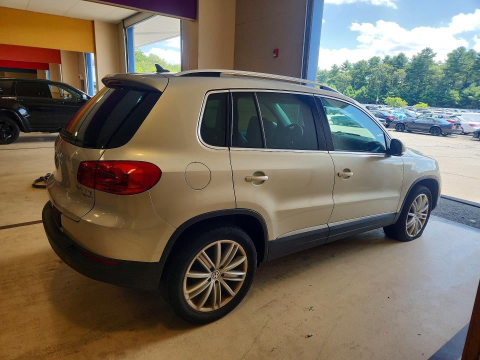 64299266 :رقم المزاد ، WVGBV3AX7EW619279 vin ، 2014 Volkswagen Tiguan مزاد بيع