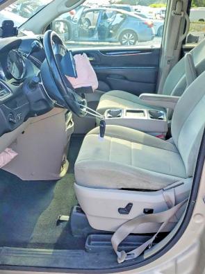 65477546 :رقم المزاد ، 2C4RC1BG3DR566017 vin ، 2013 Chrysler Town & Country مزاد بيع