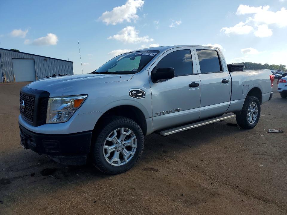 64229846 :رقم المزاد ، 1N6BA1F15HN555257 vin ، 2017 Nissan Titan Xd مزاد بيع