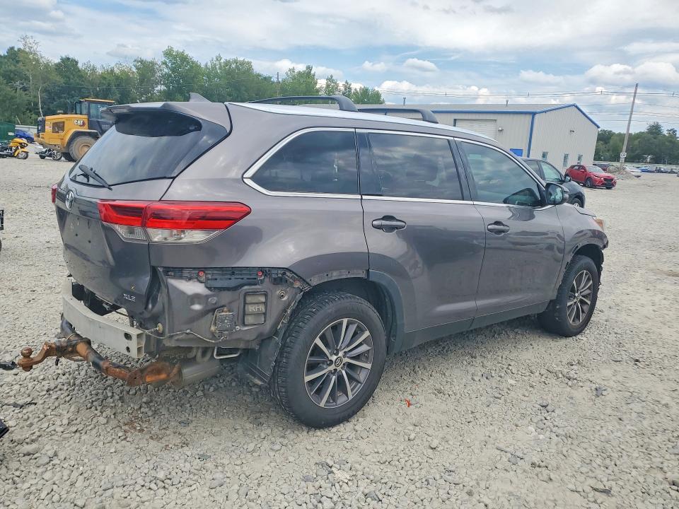 2019 Toyota Highlander მანქანა იყიდება აუქციონზე, vin: 5TDKZRFH2KS339990, აუქციონის ნომერი: 64834606